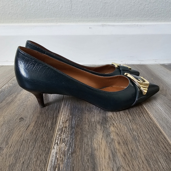 Nine West green low heels with gold buckle. Leather. Size 7.5 - Picture 2 of 6